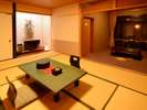 【2F～3F・和室】広縁付き展望風呂付客室：日本海を望む和室