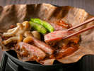飛騨牛朴葉味噌焼きは地元の郷土料理です。