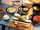 レストラン・和食プラン、地元の食材をふんだんに使った、やさしくて贅沢な朝食をご用意しました。