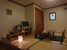 ６畳のお座敷お布団３組のご用意。広々スペースで、富士眺望風呂付。超贅沢なお部屋です。