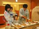 【夕食バイキング】和洋中 約40種類のバイキング。お子様の食べやすいお料理もいっぱい!