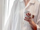 お部屋にコットン素材のナイトウェアをご用意しております。