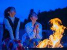焚火を囲んでおしゃべり