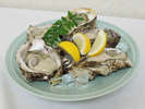 *天然の岩牡蠣（一例）毎年7～8月の夏季限定で旬の味覚をご提供しております。