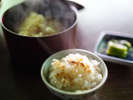 【信州山ごはん】昭和初期で炊き上げたごはん香ばしいお焦げが美味しいと評判です。