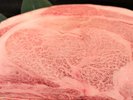 公社　日本食肉格付協会による枝肉格付で、Ａ等級ＢＭＳ　NO．１０以上を満たしたお肉だけ。