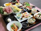 【夕食一例】グレードアップ会席。厳選された地産地消の食材をお楽しみください！