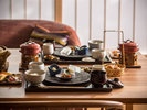 京都と淡路島の食材を散りばめた和朝食を釜炊きご飯とともに。朝鍋の〆には料理長おすすめの玉子雑炊も。