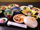 *お夕食一例/京都丹後で採れた食材を活かした旬の味覚が勢揃い。上品な味わいに心癒されるひと時を。