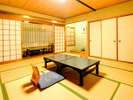 【和室12.5畳一例】広々とご利用いただける和室です。畳に足を伸ばしてのんびりお寛ぎ下さい。
