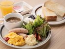 カフェ「3rd」のこだわりの朝食は地卵料理と米粉パンなど。旅館での洋食は好評！