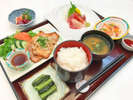 【夕食の一例】和定食を日替わりでご提供いたします。
