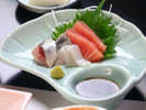 夕食（ミニ会席）◆新鮮な海の幸をふんだんに使った会席料理をお楽しみください。