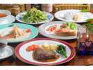 食材や器にもこだわった洋食フルコースディナー：写真一例（プランによりメインは異なります）