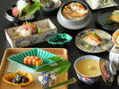新鮮な食材が豊富な北陸・加賀ならではの、旬を大切にした季節感溢れるおいしさをお楽しみください。