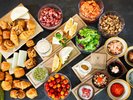 【Regency　Club　Lounge】厳選した食材のお料理の数々をブッフェスタイルでご用意しております。