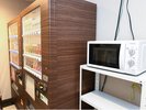 【自販機・ランドリーコーナー】24時間ご利用可能。長期滞在に便利です。