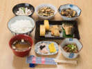 *朝食(和食一例)/朝食は日替わりで、和洋食をご用意させていただきます。