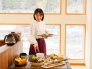 4月～朝食は竹田城を望むカフェで自家製パンや手作りスープ、八鹿豚カツサンドなどセミバイキング