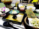 *ご夕食一例/季節の味覚を盛り込んだ「和食懐石」