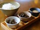 ご朝食には野沢温泉産の美味しいお米、バランスの取れた健康的なお料理をどうぞ。