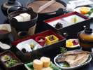 地元食材をふんだんに使用した、全１１品の満腹和朝食／例
