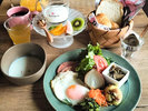 洋朝食セット。滋賀の恵みが詰まった盛り沢山の新鮮野菜と地元産厚切りハム、手を掛けたスープが自慢。