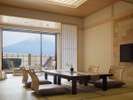 富士山を望む温泉露天風呂付客室（一例）★客室により趣が異なります