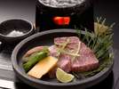 【牛石焼ステーキ】高品質な和牛を豪快に焼きあげます。