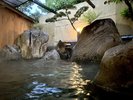 緑が美しい眺めの良い露天風呂は、質の高い泉質や、開放感あふれ魅力が満載です。