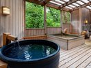 女湯露天風呂　新緑の季