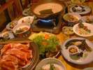 評判の郷土料理　「ラム肉のしゃぶしゃぶ」　ジンギスカン鍋と並んで北海道の醍醐味です。