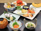 【夕食】地元根室産の魚介類を中心とした和食膳をお楽しみ下さい。