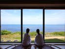前面ガラス張りで日本海をパノラマで眺めることが出来ます