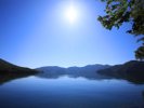 中禅寺湖｜のどかな湖畔は四季折々の表情を愉しめます(車で約5分)