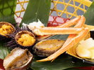 【ご夕食一例】グレードアップ会席…蟹・鮑・うにの3種海鮮焼き