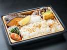 【朝食】旬の焼き魚がメインの仕出し風のお弁当（イメージ）