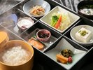 【朝食付き】　体に染み入る温かな朝ごはん。旅館ならではの和朝食を、心ゆくまでどうぞ。