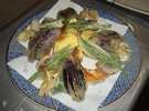 天ぷら盛り合わせ。季節の野菜だけですが、揚げたてをご提供しており、一番人気のメニューです。