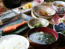 【朝食】白く輝くふっくらご飯は宮城県産の『ひとめぼれ』