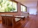 木と漆喰の客室【山桜yamazakura】南三陸産ブランド杉をふんだんに使ったデザイナーズ客室