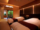 土筆のベッドルーム落ち着いた雰囲気で大島紬や久留米絣がポイント。