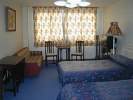 アンテークツイン・海のお部屋です。１９３０年代のイギリスのアンティーク家具が沢山有ります。