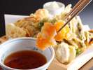 【夕食】揚げたての天ぷら。揚げたてサクサクの旬の味をどうぞ。