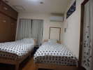 京の宿西大路　寝室シングルベッドです。