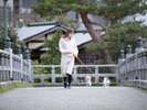 当館から徒歩1分　浅野川に架かる中の橋　わんちゃんとお散歩にお出かけ下さい