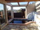 2階の貸切展望露天風呂は、平砂浦で湧出されたナトリウム-炭酸水素塩泉の天然温泉です。