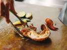 ■ディナー（メニュー例）■オマール海老の鉄板焼き※季節によりメニュー内容は異なります。