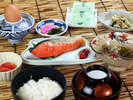 【#朝食一例】朝はさっぱりとした海のおかずを中心とした和朝食。
