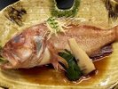 開華亭伝統のタレでふっくらと炊き上げた「金目鯛の煮付け」